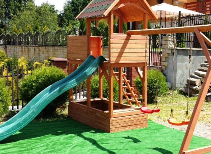 Plac zabaw w ogrodzie Evity